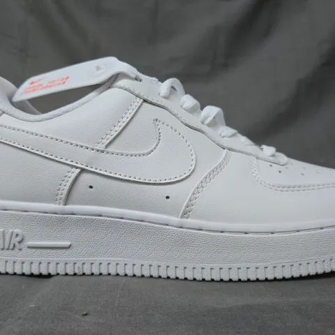 PAIR OF NIKE AIR FORCE 1 SHOES IN WHITE UK SIZE 5.5