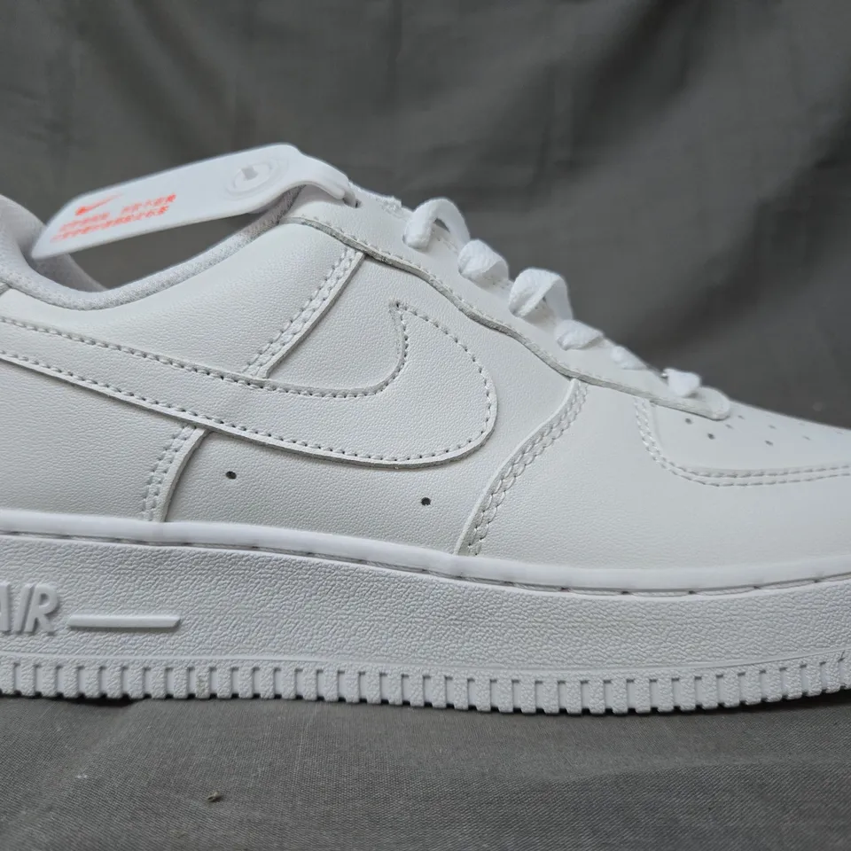 PAIR OF NIKE AIR FORCE 1 SHOES IN WHITE UK SIZE 5.5