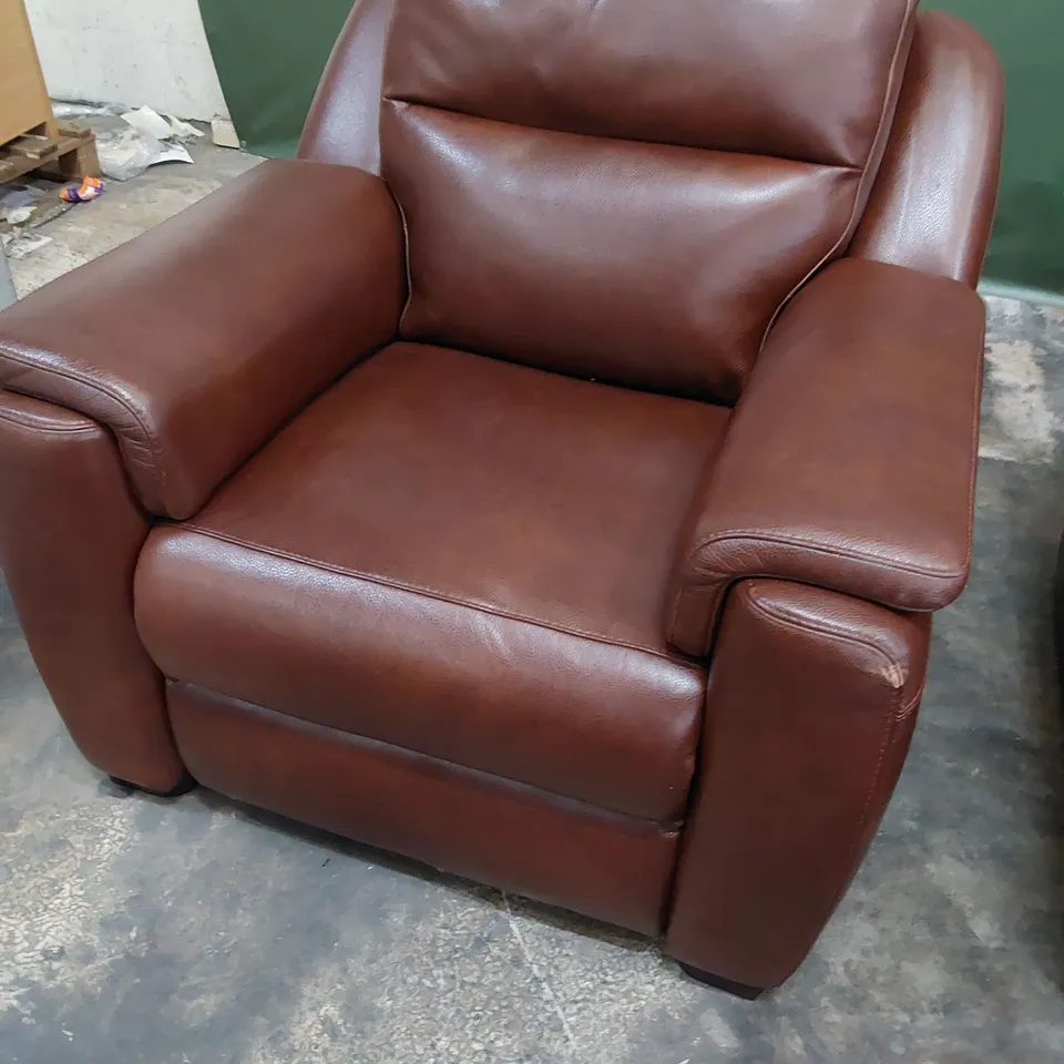 QUALITY ITALIAN DESIGNER LOUNGE SUITE, COMPRISING POWER RECLINING THREE SEATER SOFA, PAIR FIXED EASY CHAIRS & FOOTSTOOL