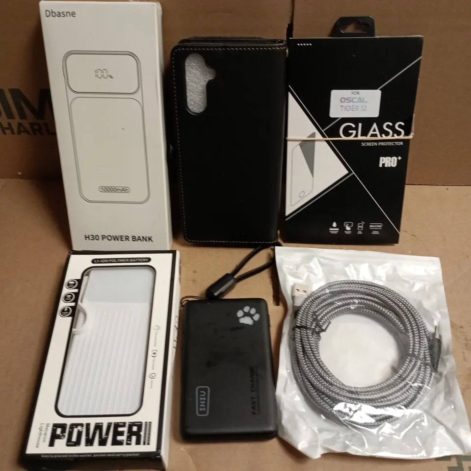 APPROXIMATELY 20 ASSORTED SMARTPHONE ACCESSORIES TO INCLUDE CHARGING CABLES, POWERBANKS, PHONE CASES ETC 