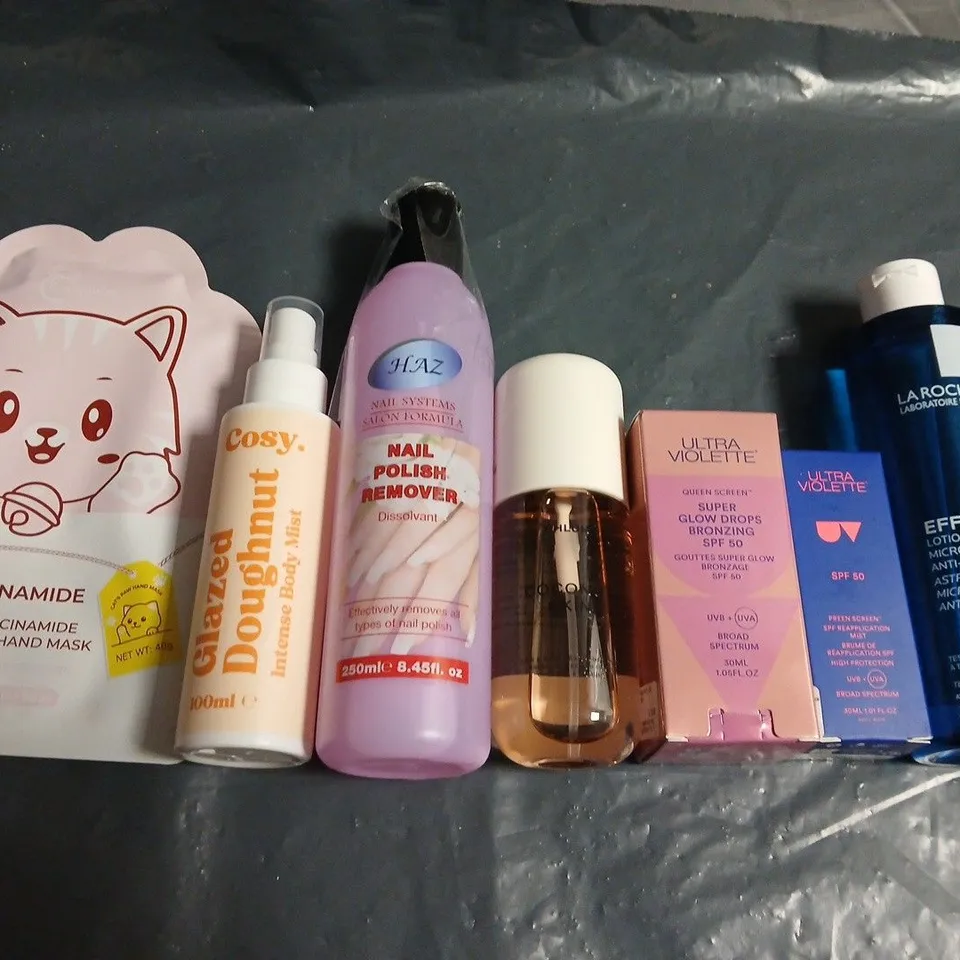APPROXIMATELY 15 ASSORTED HEALTH & BEAUTY PRODUCTS TO INCLUDE HAND MASKS, BODY MIST AND NAIL POLISH REMOVER