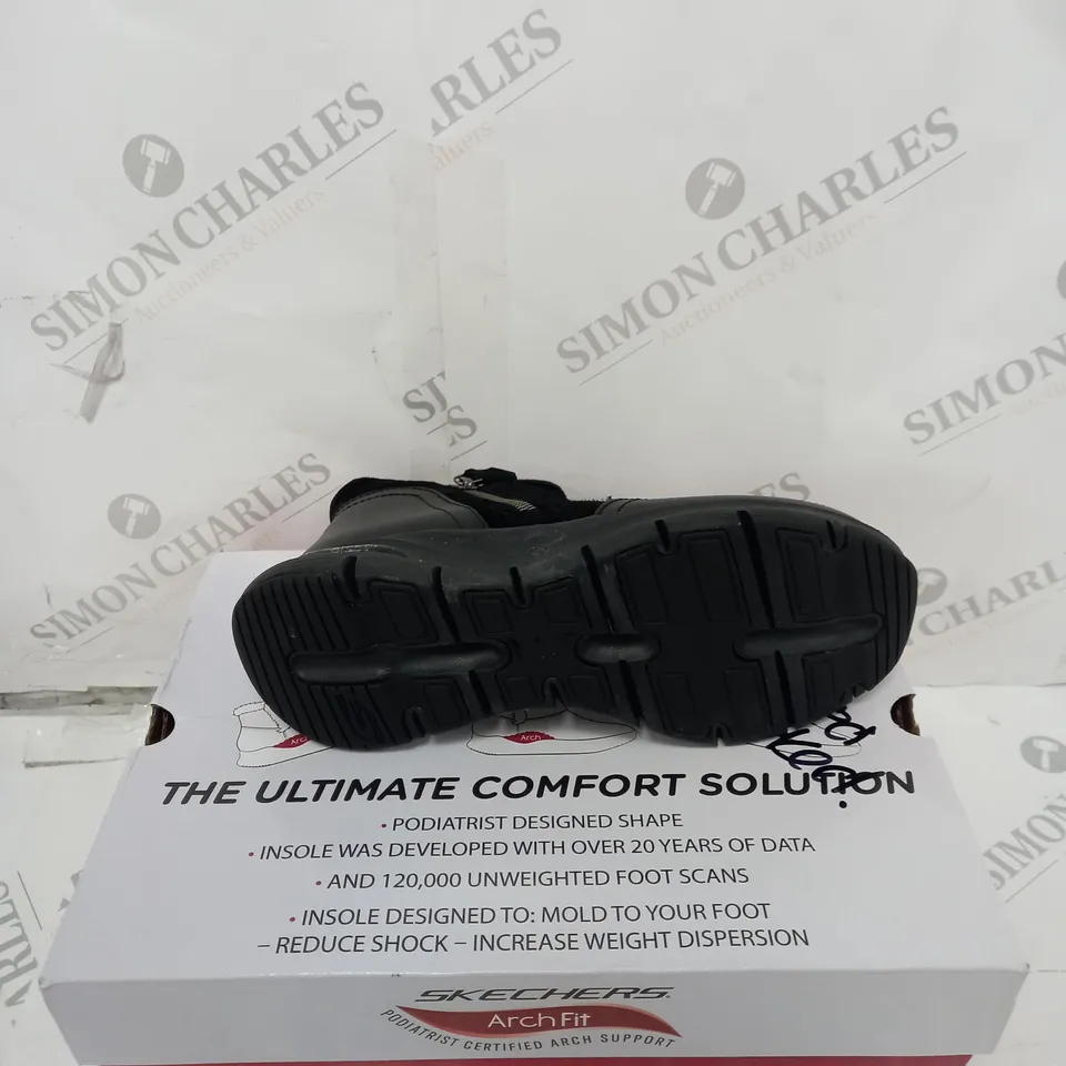 BOXED SKECHERS ARCH FIT SMOOTH ZIP BOOTS, BLACK - SIZE 3