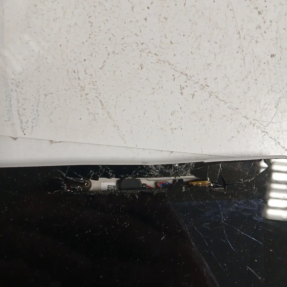 MICROSOFT SURFACE TABLET (DAMAGED) – SILVER, WITH STYLUS PEN AND CHARGER