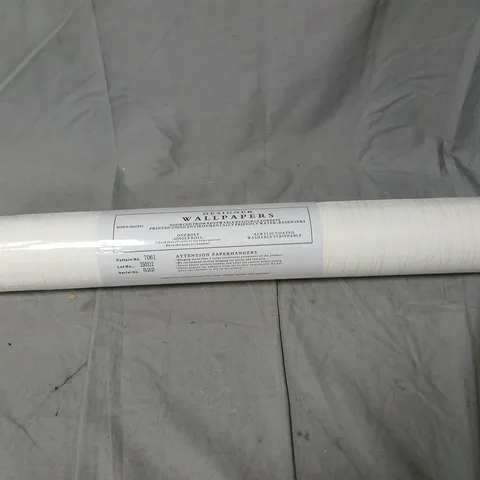 DESIGNER WALLPAPERS – SINGLE ROLL WALLPAPER, PATTERN 7061, 9.5M LENGTH (LOT 250312)