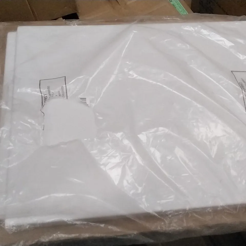 BOXED FLAT END PANEL C/W CLIPS 700MM WHITE