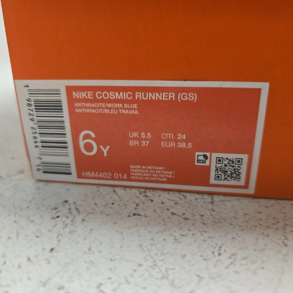 BOXED PAIR OF NIKE COSMIC RUNNER TRAINERS - SIZE 5.5