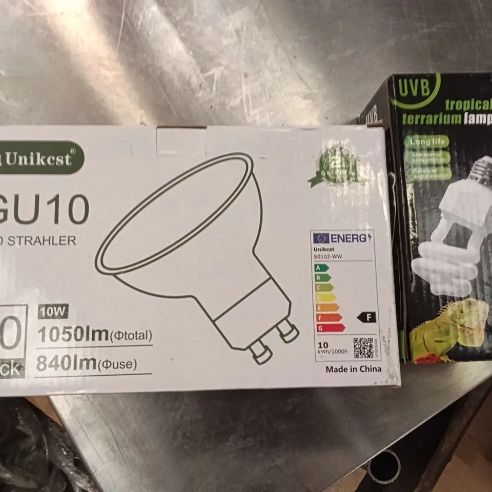 PALLET CONTAINING A LARGE QUANTITY OF BULBS