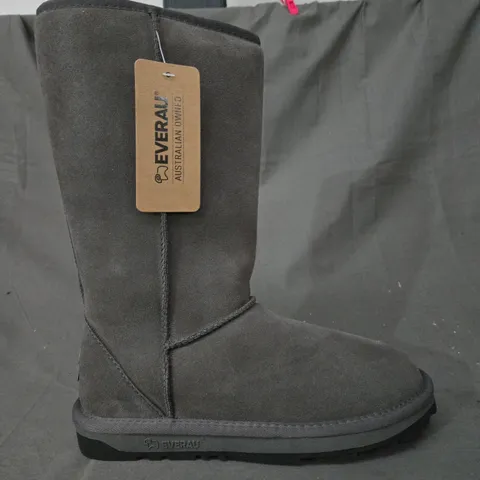 BOXED PAIR OF EVERAU WHISTLER BOOTS IN GREY EU SIZE 38