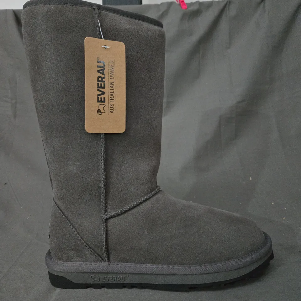 BOXED PAIR OF EVERAU WHISTLER BOOTS IN GREY EU SIZE 38