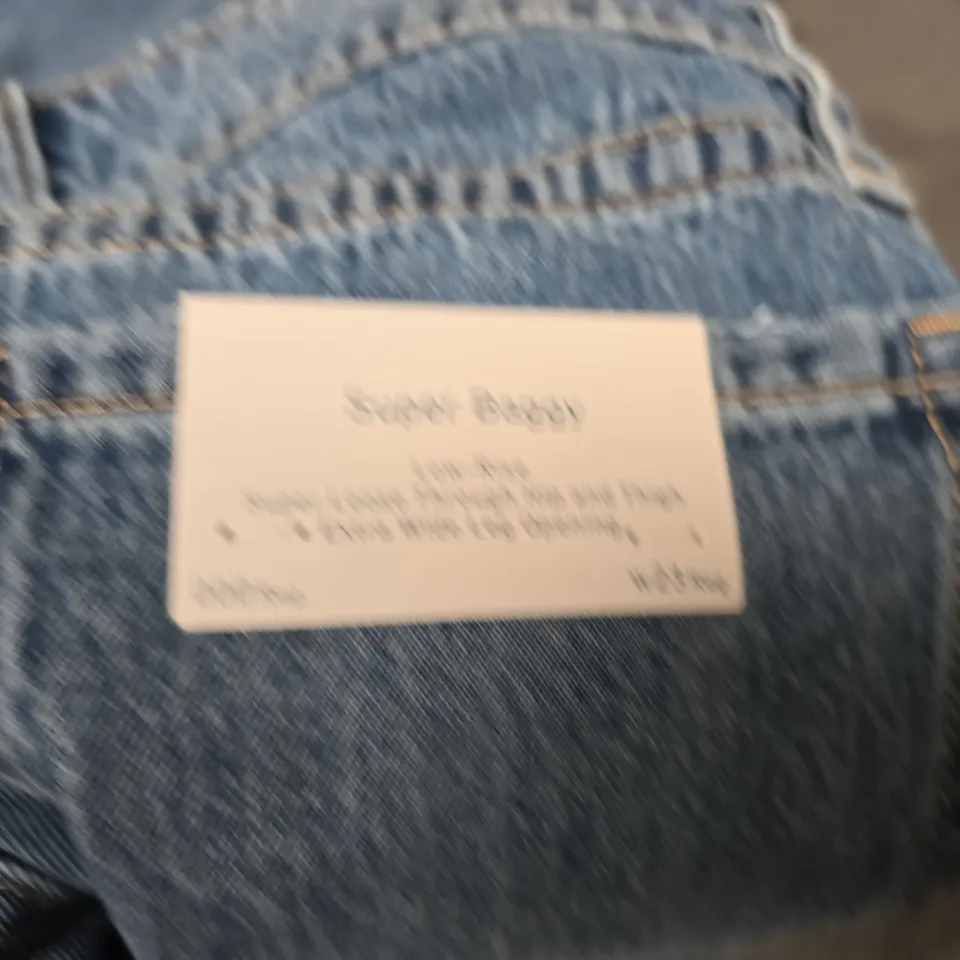 HOLLISTER WOMEN’S JEANS – LOW-RISE SUPER BAGGY, W23 REGULAR