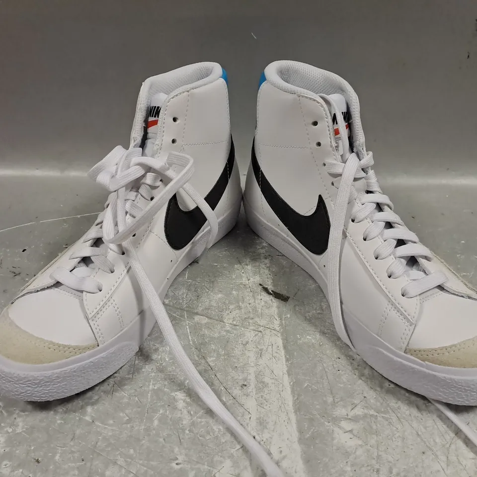 BOXED PAIR OF NIKE BLAZER MID '77 SHOES IN WHITE/BLACK/BLUE UK SIZE 5