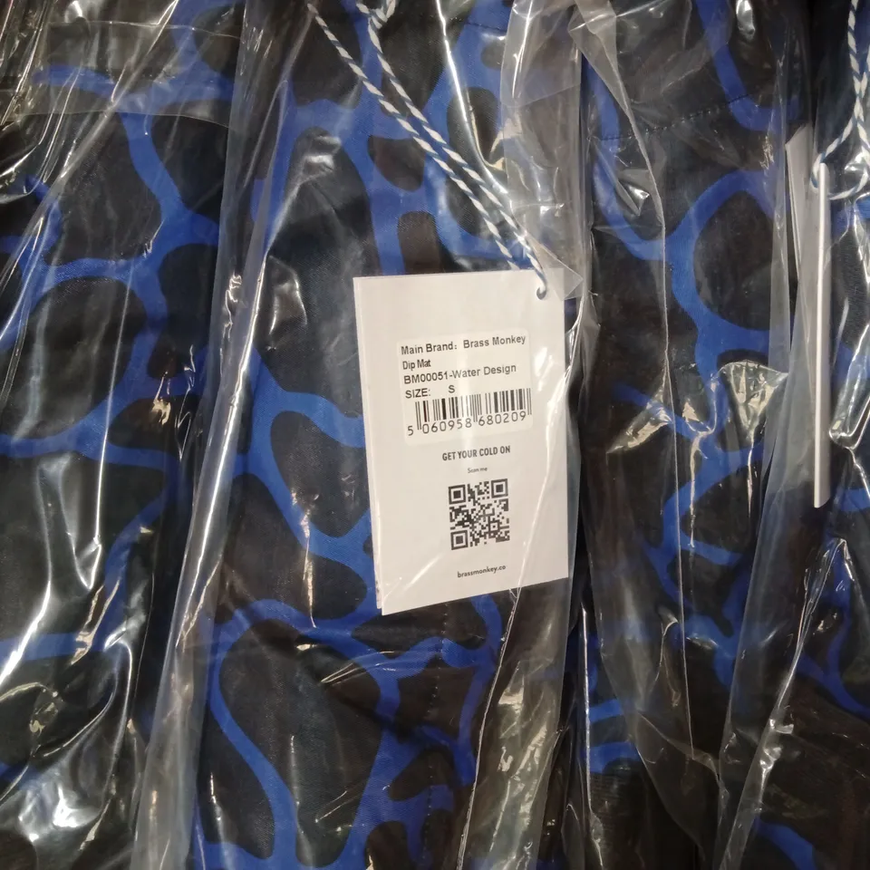 BOX OF APPROXIMATELY 15 X BRAND NEW BRASS MONKEY DIP MATS - WATER DESIGN // SIZE: S
