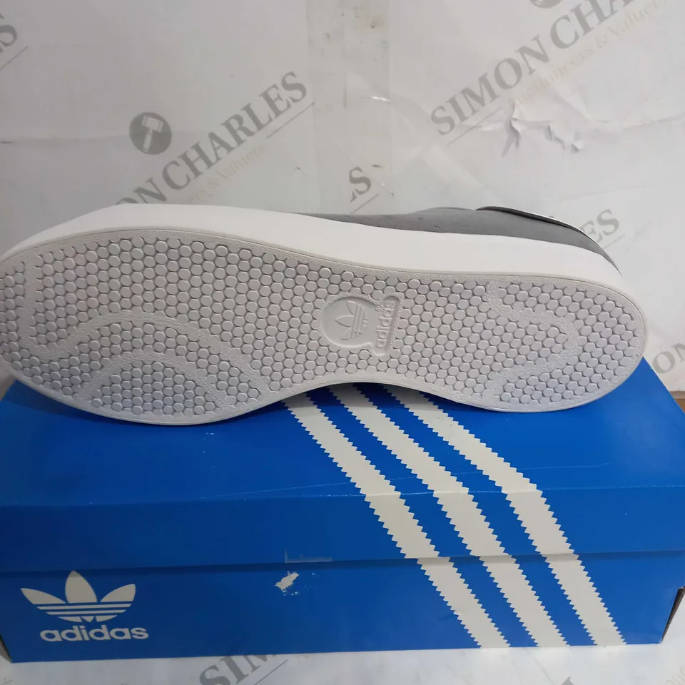 BOXED ADIDAS STAN SMITH TRAINERS, GREY - SIZE 10