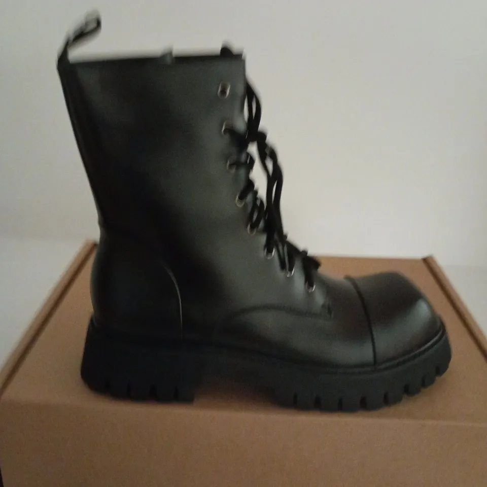 BOXED PAIR OF KOI GIMLI BLACK SQUARE TOE LACE UP BOOTS - SIZE 9