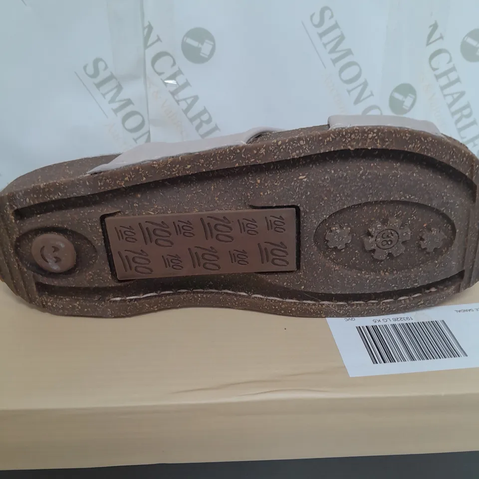 BOXED SHOON LIGHT GREY LEATHER SANDAL - SIZE 5