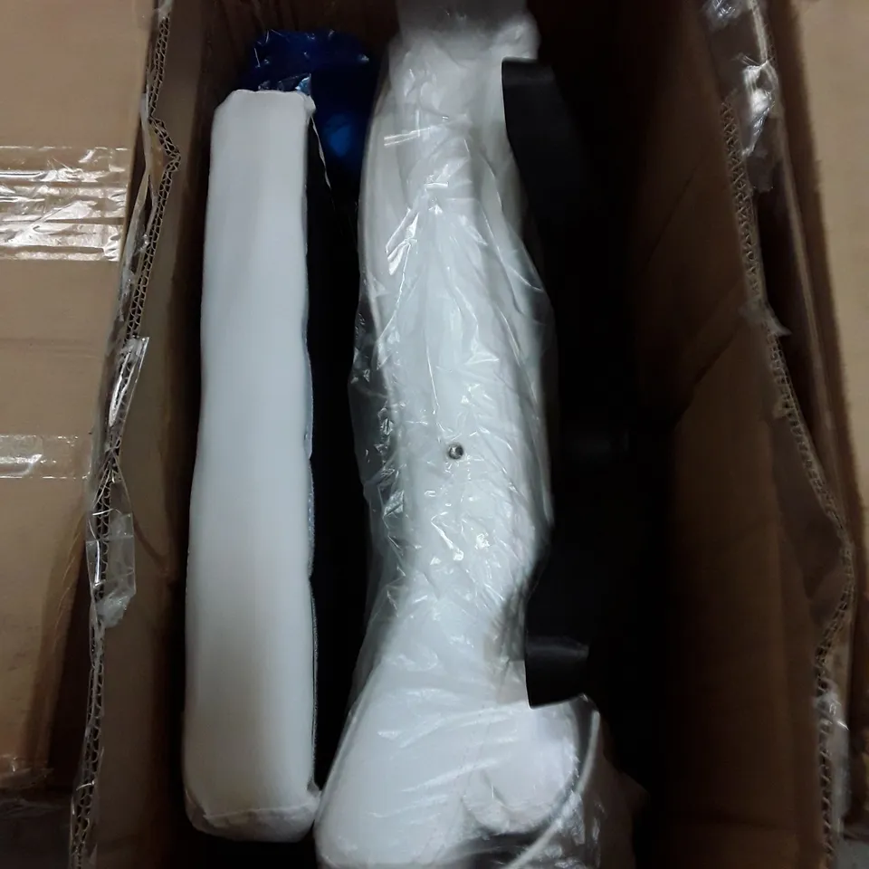 BOXED WHITE LEATHER OFFICE CHAIR