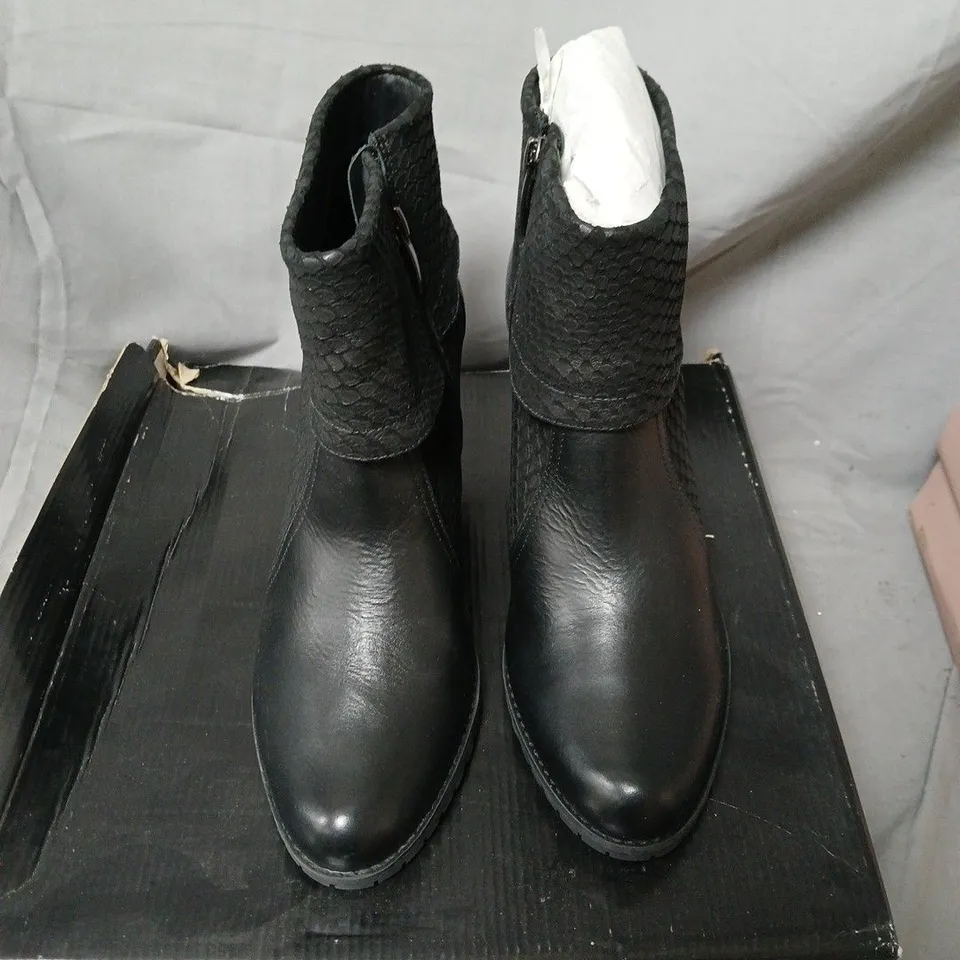CAPOLLINA ALIYAH Z225 BLACK SNAKESKIN-TEXTURE ANKLE BOOTS, UK 8 (EU 41)