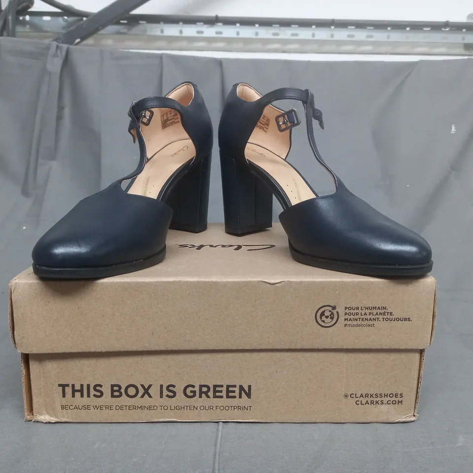 BOXED PAIR OF CLARKS HEELS IN NAVY UK SIZE 6