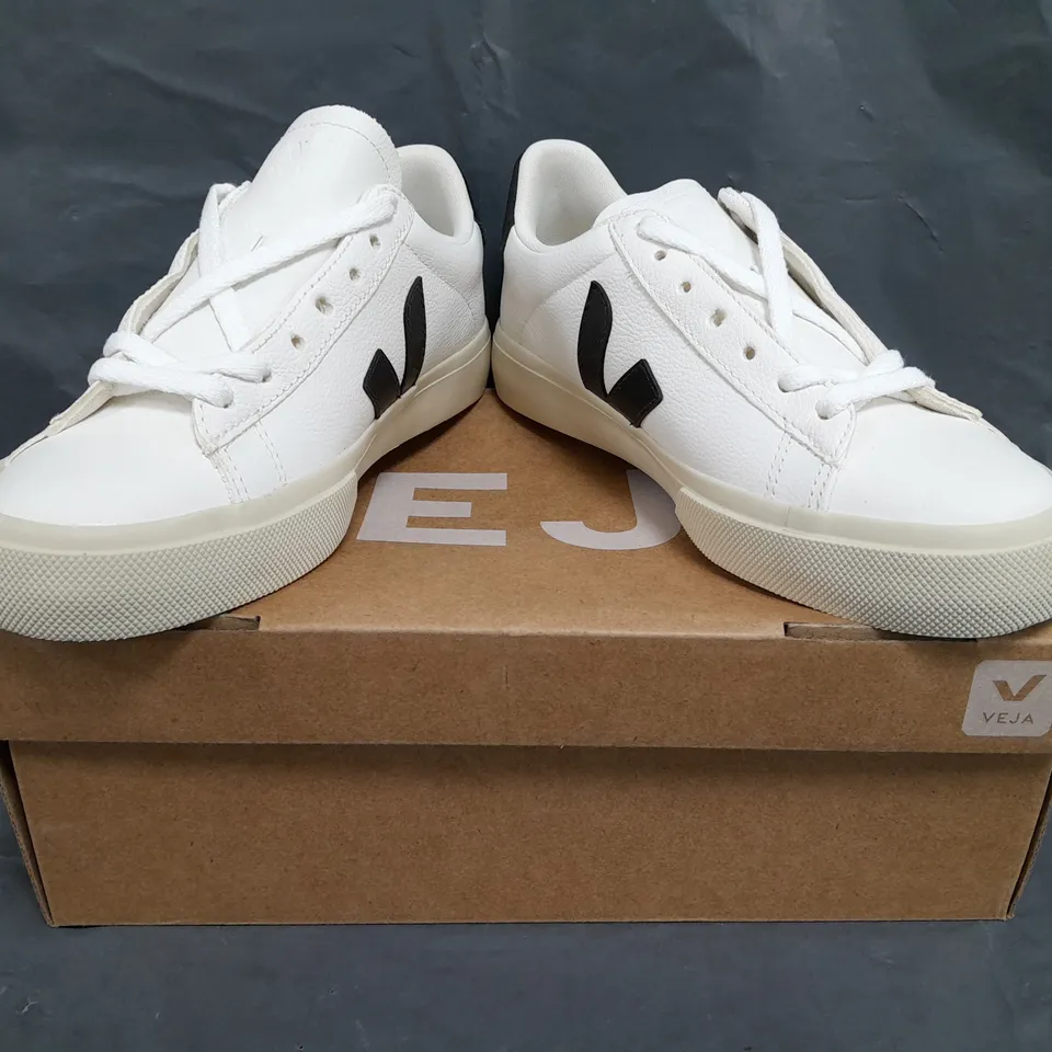 BOXED PAIR OF VEJA SHOES IN WHITE/BLACK SIZE UK 4