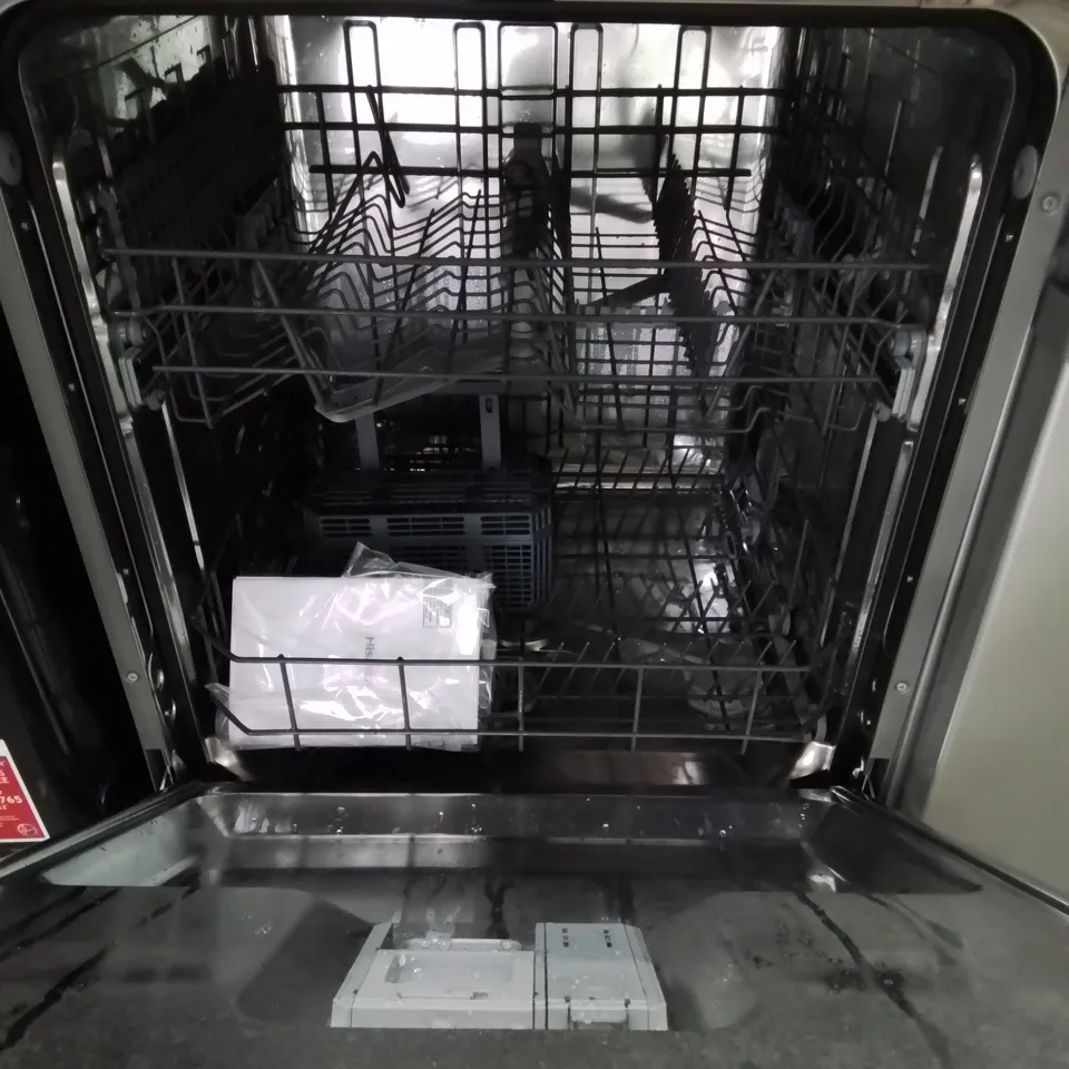 HISENSE 14 PLACE FREESTANDING STANDARD DISHWASHER IN SILVER - (HS642D90XUK)
