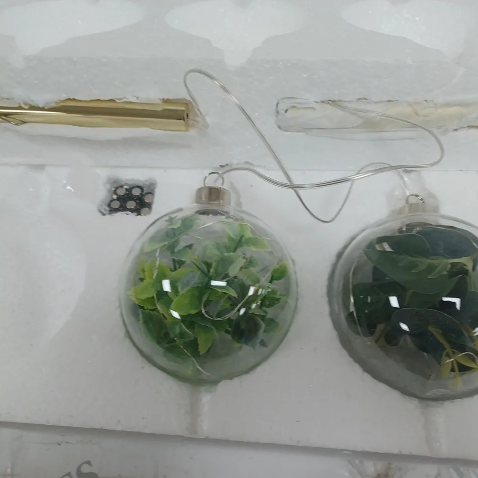 SARA DAVIES SET OF 3 10 CM PRE-LIT FOLIAGE GLASS BAUBLES