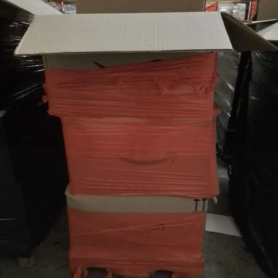 PALLET OF APPROXIMATELY ASSORTED HOUSEHOLD ITEMS TO INCLUDE BLANKETS,  OIL SPRAYERS AND HAND CREAM 