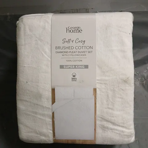 SOFT & COSY BRUSHED COTTON DIAMOND PLEAT DUVET SET IN WHITE SIZE SUPER KING