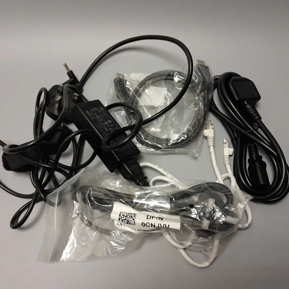 APPROXIMATELY 5 ASSORTED CABLES TO INCLUDE HP HSTNN-CA40 CABLE, KETTLE LEAD, HDMI CABLE, ETC