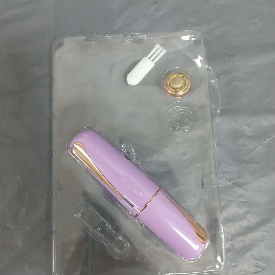 APRROXIMATELY 15 HOUSEHOLD AND HEALTH AND BEAUTY ITEMS TO INCLUDE LIGHTING AND HAIR EPILATOR