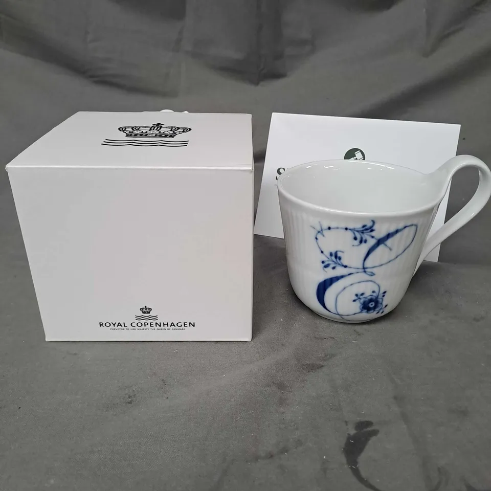 BOXED ROYAL COPENHAGEN BLUE FLUTED ALPHABET E MUG 