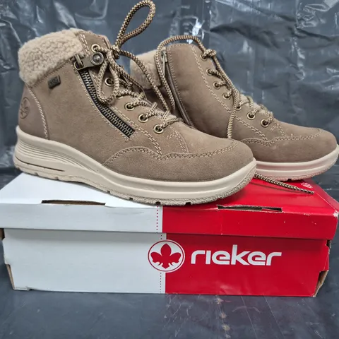RIEKER TEX WEDGE ZIP TRAINERS IN STONE SIZE 5