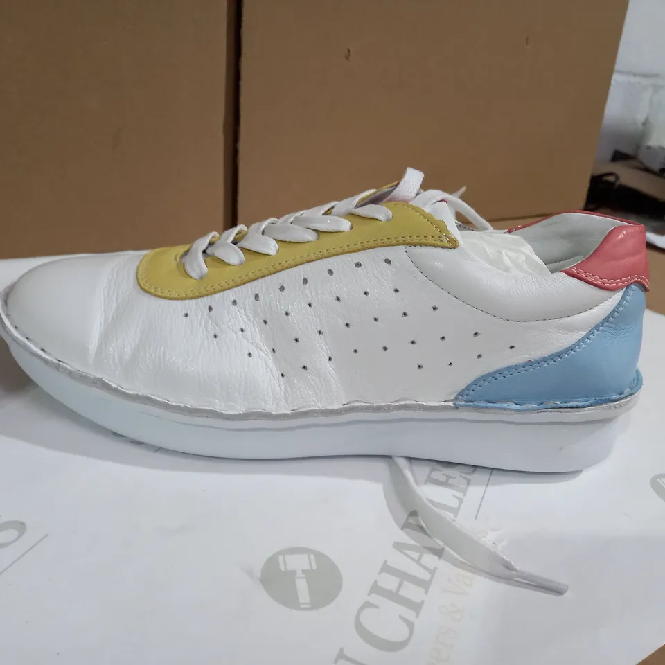 ADESSO WHITE TRAINER SIZE 6