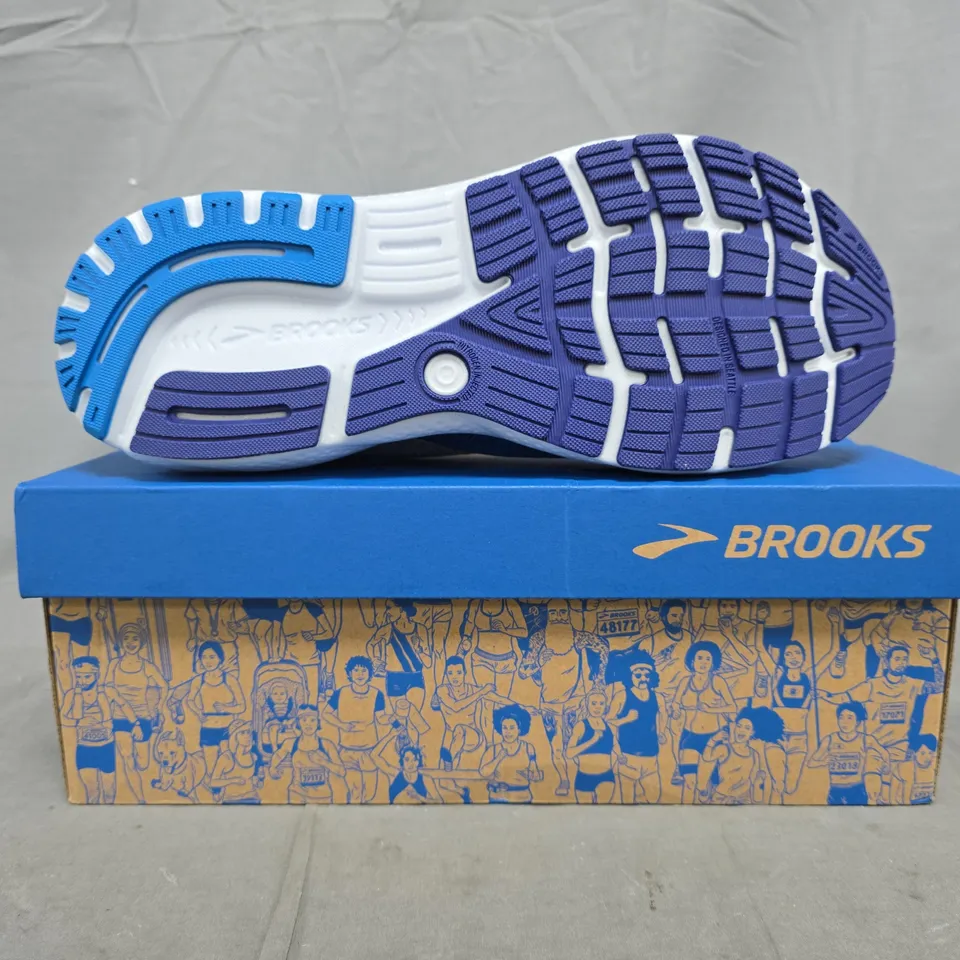 BOXED PAIR OF BROOKS GHOST 16 TRAINERS IN BLUE SIZE UK 10.5