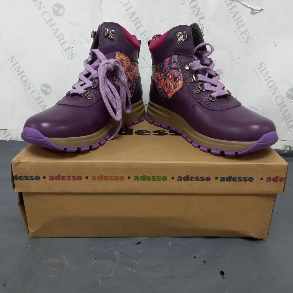 BOXED PAIR OF ADESSO ANKLE BOOTS IN PURPLE SIZE/MULTI SIZE 6