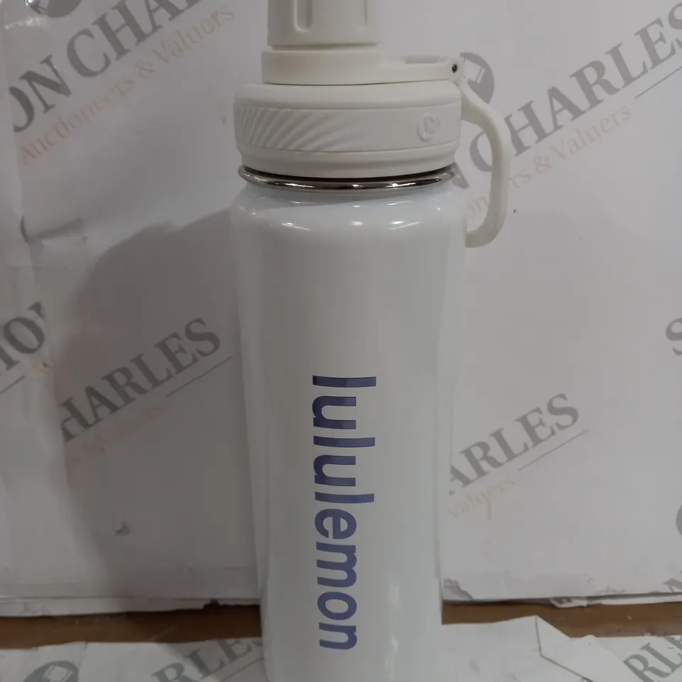 LULULEMON WATER BOTTLE IN WHITE