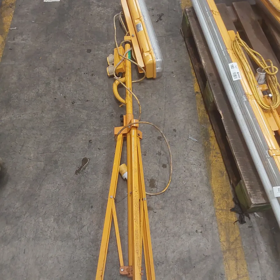 FORTIS PORTABLE LIGHT WITH STAND