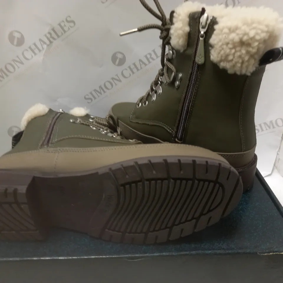 BOXED OKAB WATERPROOF DARK OLIVE BOOTS - SIZE 8