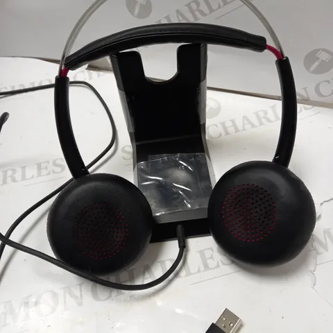 PLANTRONICS - VOYAGER FOCUS UC HEADSET B825 FOR MICROSOFT WITH A CHARGE STAND