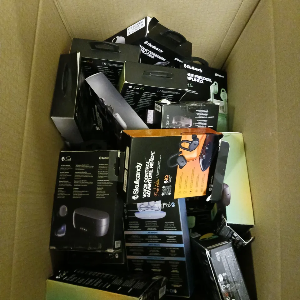LOT OF APPROX 30 FAULTY SKULLCANDY WIRELESS HEADPHONES IN ASSORTED COLOURS AND DESIGNS