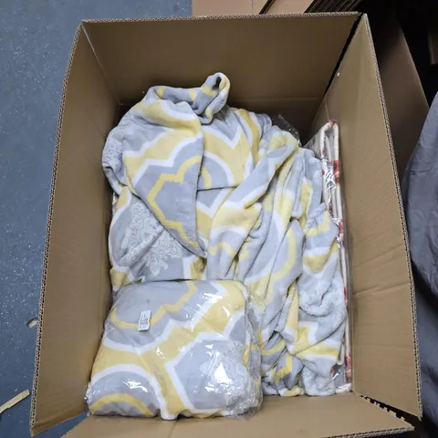 BOX OF APPROXIMATELY 14 ASSORTED ITEMS TO INCLUDE: GREY AND YELLOW THROW 