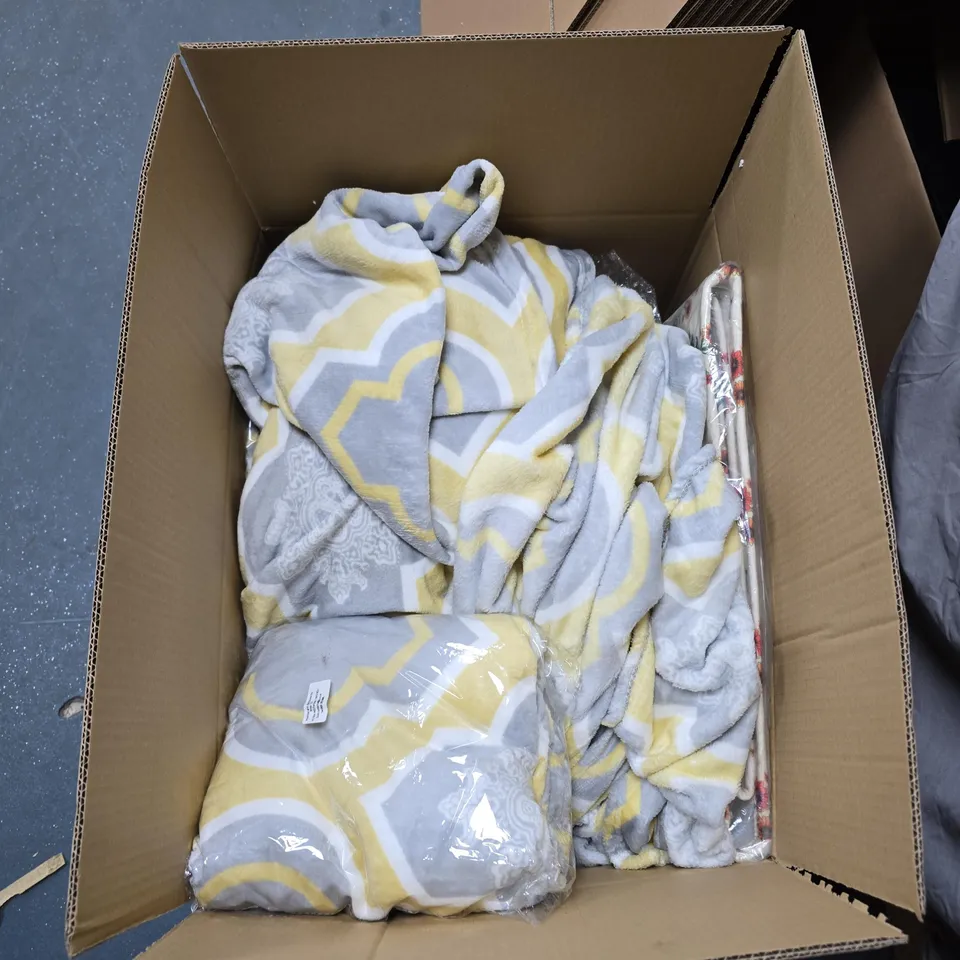 BOX OF APPROXIMATELY 14 ASSORTED ITEMS TO INCLUDE: GREY AND YELLOW THROW 