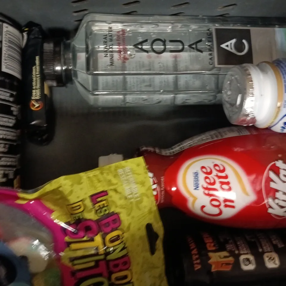 APPROXIMATELY 10 ASSORTED FOOD AND DRINK ITEMS TO INCLUDE REIGN, MINCED BEEF & ONIONS, ETC