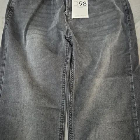 STRADIVARIUS D98 STRAIGHT FIT REGULAR WAIST JEANS IN BLACK SIZE 42