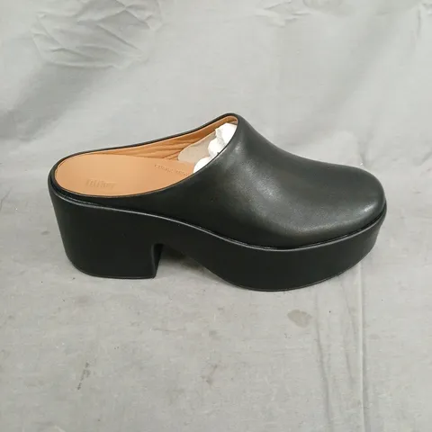 PAIR OF FITFLOP HEELED MULES LEATHER PLATFORMS - 6