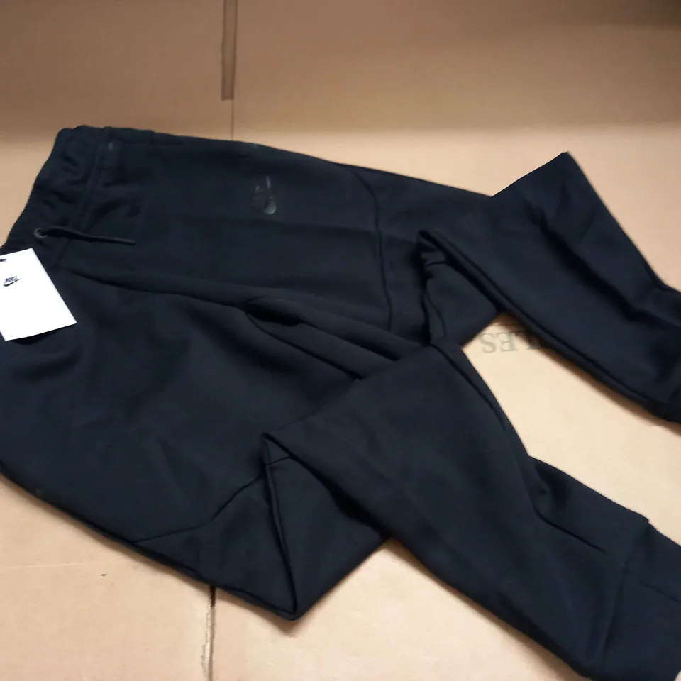 NIKE KIDS BLACK TRACK PANTS - M