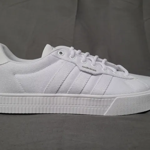 PAIR OF ADIDAS TRAINERS IN WHITE UK SIZE 8.5