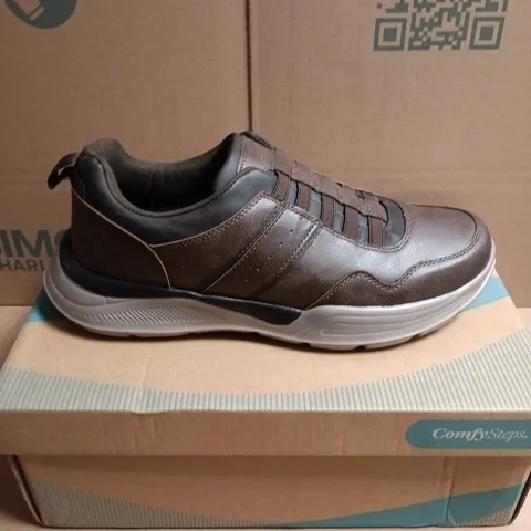 BOXED PAIR OF COMFY STEPS RAYMOND MEN'S CASUAL SHOES - 10