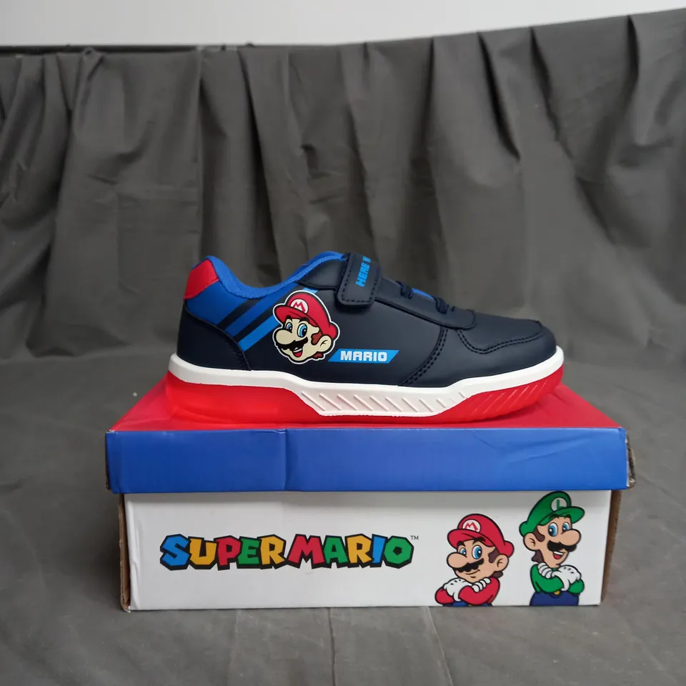 BOXED PAIR OF SUPER MARIO LIGHT UP SHOES KIDS SIZE 31