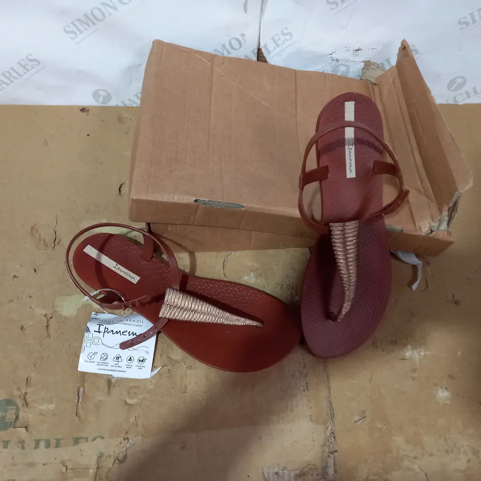 BOXED PAIR OF IPAMEMA SANDALS SIZE 40