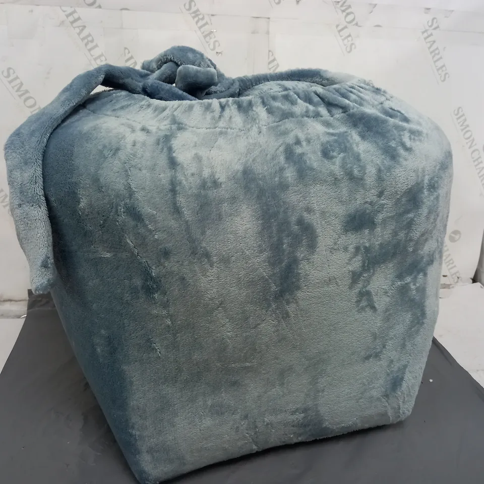 COZEE HOME REVERSIBLE VELVETSOFT BEDDING COLLECTION BLUE KING SIZE